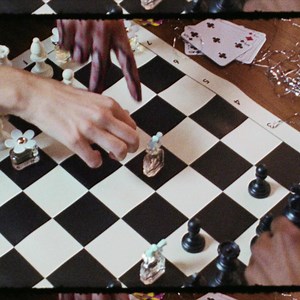 31K views · 4.7K reactions | Intrați în lumea înflorită plină de miresme. Cumpărați produse Marc Jacobs de peste 295 RON și primiți un cadou: o clemă pentru păr, o lumânare parfumată mică sau un mini parfum Perfect Elixir ❤️ Ofertă valabilă în limita stocului disponibil. | Notino | Facebook