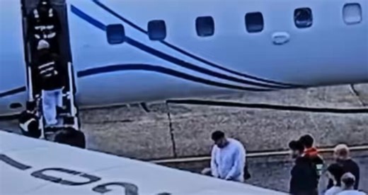 🚨 HELL YES! Illegal aliens have just been spotted BOARDING a deportation flight in SeattleWhat a beautiful sight 🔥Tom Homan confirmed today that illegal alien arrests are about to go up. KEEP DEPORTING, don't slow down! 🇺🇸