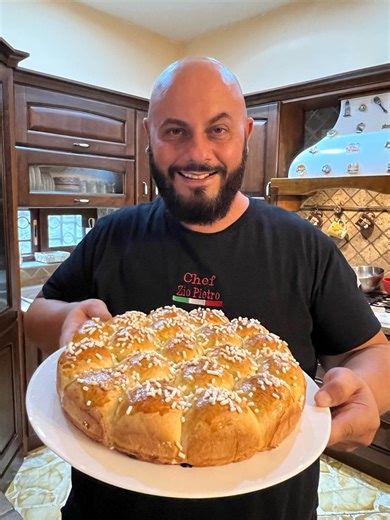 Danubio Dolce: Stampo 28 centimetri: 400 gr di farina 00’ 100 gr di farina tipo 0’ N.B. Si può sostituire con 500 g di Farina 0’ con proteine al 12,5% tipo una caputo nuvola 800 gr di Nutella 100 gr di Burro 2 uova 100 gr 100 ml di latte 10 gr di lievito 1 busta di vanillina Scorza di arancia 7 gr di sale 30 gr di zucchero N.B. Dopo la cottura si può farcire anche con crema pasticciera ecco le dosi 👇🏻 Crema pasticciera per sacca a poche: 500 ml di latte 100 g di zucchero 100 g di tuorli circa 