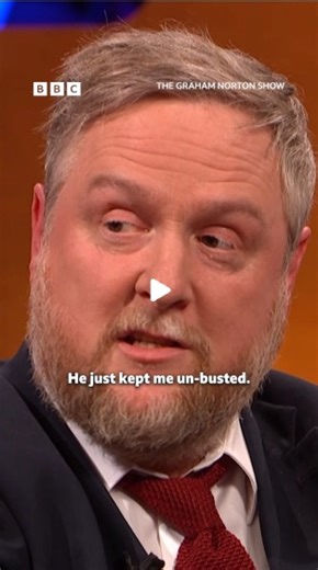 Tim Key explains how he was in the Cambridge Footlights even though he wasn’t at Cambridge #TheGrahamNortonShow #GrahamNorton #TimKey #University #Lie Ringing in the New Year on Graham’s sofa: Tom Hiddleston, returning as spy Jonathan Pine in the long-awaited second series of The Night Manager; Oscar winner Laura Dern and comic actor Will Arnett, together in Is This Thing On? (inspired by the life of British comedian John Bishop); Owen Cooper, the young star of the TV phenomenon of 2025, Adolesc
