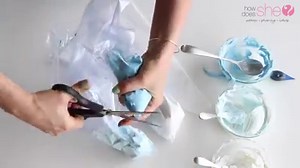 1.1K views · 5.2K reactions | MULTI-COLOR FROSTING Watch this cool icing trick. This is a great, easy, fail proof, way to get your cupcakes looking professional. | HowDoesShe | Facebook