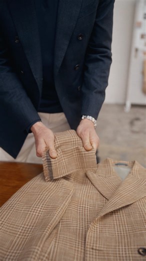 A closer look at the Burlington blazer, one of the key pieces of Mango Tailored by Richard James. Their Creative Director, Toby Lamb, breaks down the British tailoring codes behind its design, from proportions to craftsmanship and versatility. #MangoMan | Mango