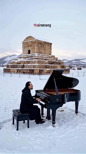 Nasser Cheshmazar on Instagram‎: "⁨ ⁨ ⁨ ⁨ آرزوى صلح و عشق براى تمام هستى موسيقى و اجرا :#ناصر_چشم_آذر آلبوم:#باران_عشق سال ساخت ١٣٧٢ #موسيقى_بى_كلام #نوستالژى #دهه_هفتاد #سينتى_سايزر #موزيسين #آهنگساز #خاطره #music #musician #nostalgic #arrangment #khatereh #pianist⁩⁩⁩⁩"‎