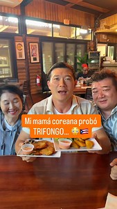 Coreanos probando comida puertorriqueña… Mi mamá: “Está bueno.” (pero buscando kimchi en la mesa 👀😂) Yo: “Mamá, aquí se come con sazón… no con soju.” Carabalí lluvia mofongo = experiencia 10/10 🇵🇷🔥 @carabalibargrillrestaurant Del 1 al 10… ¿qué nota creen que le dieron al mofongo? 😂 Comenta el plato que TODO coreano debería probar cuando visite PR 👇🔥 #coreano #puertorico #comida #família | Teacher Park - 박선생님 - Clase Coreano en Puerto Rico y Online