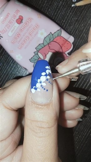 Blue flower 💙💐 💅🏻 #blues #diy #naildesign #nailart #nailpolish #tutorial #fblifestyle #reelsvideo #reelsviralシ #followers #highlights #everyone | Simply Nail Arts