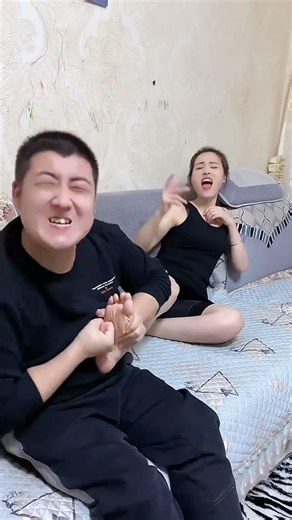 他喜欢给我按脚#逗比夫妻日常