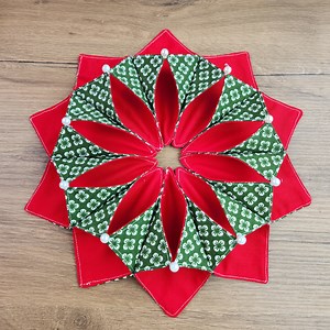 Sew a beautiful Christmas candle mat or centerpiece using festive fabric! A cozy and creative DIY to brighten up your holiday table. | Nurgül İle El Sanatları