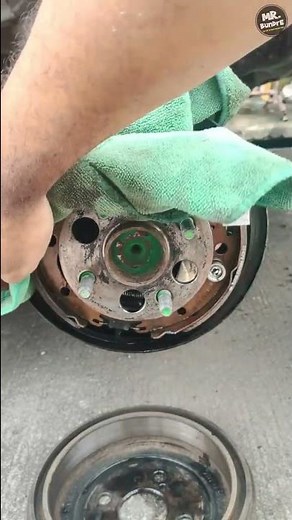 Easy and Fastest Way To Clean BRAKE SHOES | Rear Brakes Cleaning #shorts #automobile #cardiy