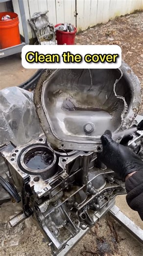 Ivan Kudashev on Instagram: "This time I change differential fluid in Jeep wrangler 200k miles. #oneeyedgarage#autorepair#diff#differential#snapon"