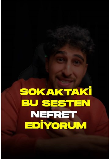 Sonda yakalandık 😬 Duyduğunuz en garip satıcı anonsu neydi? Sokaklarda gezen şu sesten nefret ediyorum… Sebzeciler… sütcüler… meyveciler… ve onların irite edici hoparlörlerinden gelen muazzam sesleri… o sesler geldiğinde ne bir şeye odaklanabiliyorum ne de bir şey duyabiliyorum ve tek odağım yüz liraya satılan birkaç kilo bir şey 😁