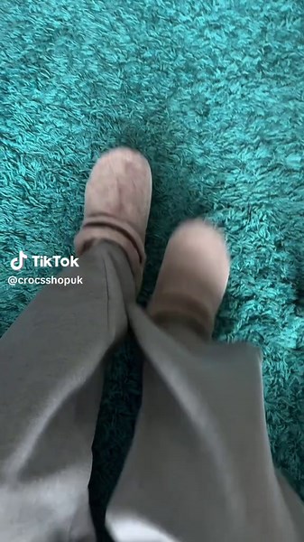 Shooting for the stars… and catching that up to 50% off feeling 💫Black Friday is live, grab your Crocs styles now. Video by @Zee #CrocsUk #crocssuperbrandday #crocs #blackfriday #sale