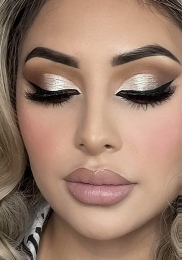 Dramatic Makeup Styles for Iconic Looks