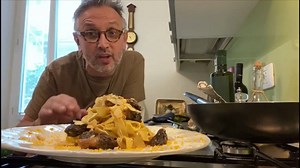 213K views · 5.5K reactions | Ragazzi ci siamo, è il momento delle spugnole, un fungo pazzesco che dà il meglio di sé alla fine della primavera. Pochissimi ingredienti per un piatto fantastico! Occhio però, per le spugnole, e un po’ per tutti i funghi, non andate da cercatori improvvisati e non improvvisatevi esperti voi, rivolgetevi sempre al vostro fornitore di fiducia! | Bruno Barbieri | Facebook