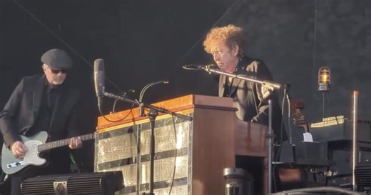 Bob Dylan Sings First "Just Like Tom Thumb's Blues" Since 2014 At Outlaw Fest In Idaho [Videos]
