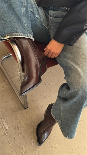 4S SHOES on Instagram: "Chocolate leather boots with an elegant pointed toe — a stylish accent that elevates any outfit. 🤎 #shoes #spain #barcelona #fours #4sshoes #"