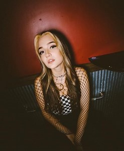 PRETTY DISTRACTION (TRADUÇÃO) - SkyDxddy - LETRAS.MUS.BR