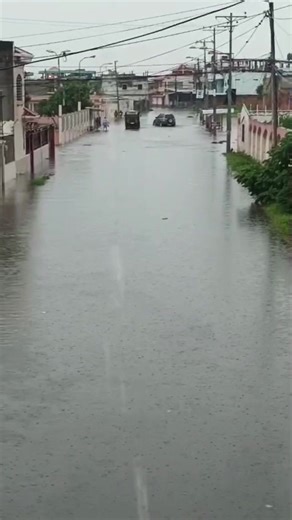 Otro invierno, la misma historia. Las imágenes hablan por sí solas. No podemos normalizar amanecer con el agua en la rodilla. Esto no es un