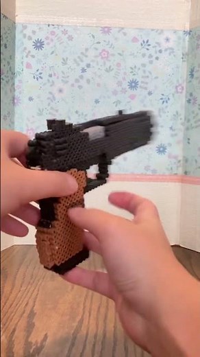 【リコリス・リコイル】千束の銃をアイロンビーズで作ってみた(全体見える版)