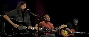 Watch The Foo Fighters Perform An Acoustic Set At The Troubadour - Theprp.com