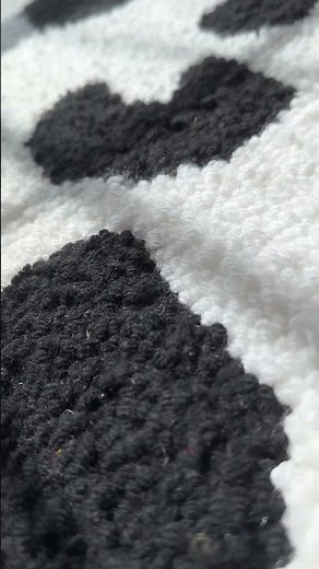 Here is the difference between a Loop Pile Rug and a Cut Pile Rug! #rugtufting #customrugs #tufting