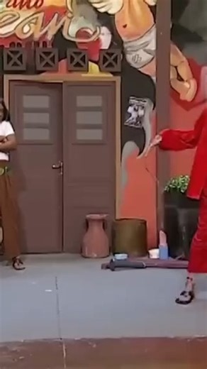 Hidup bukan sinetron, tapi komedi on Instagram: "OVJ adalah singkatan dari Opera Van Java, yaitu sebuah acara hiburan komedi di televisi Indonesia. Apa itu OVJ? OVJ merupakan program komedi dengan konsep drama panggung, di mana para pemain membawakan cerita secara santai dan penuh improvisasi. Gaya humornya dikenal ringan dan menghibur. Ciri khas OVJ: • Menggunakan tema drama atau cerita yang dibawakan secara komedi • Banyak improvisasi spontan • Menghadirkan parodi dan adegan lucu • Dibawakan o