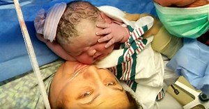 Mom hears doctor’s comment during C-section handing her the biggest baby he’d ever seen