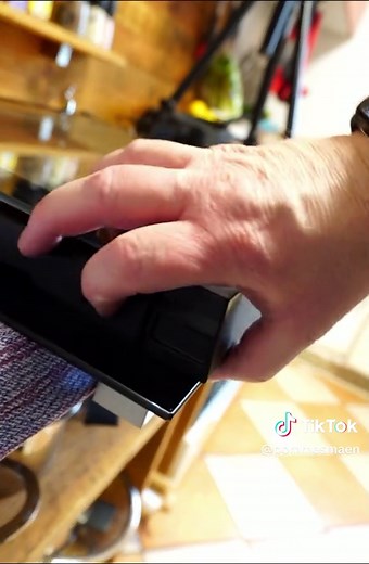 Backofen reinigen: So baust du die Tür aus!