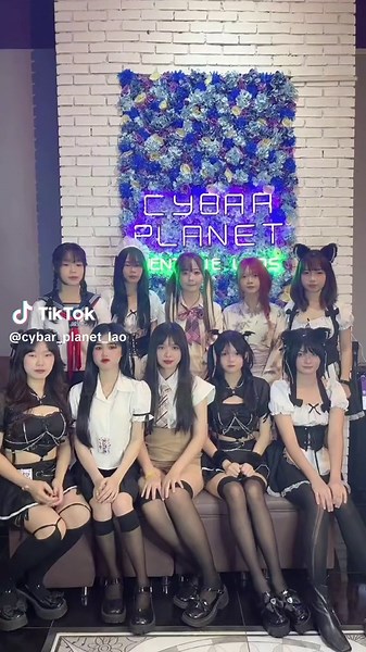 ラオスの夜遊び：ヴィエンチャンの女の子とガールズバーを楽しむ