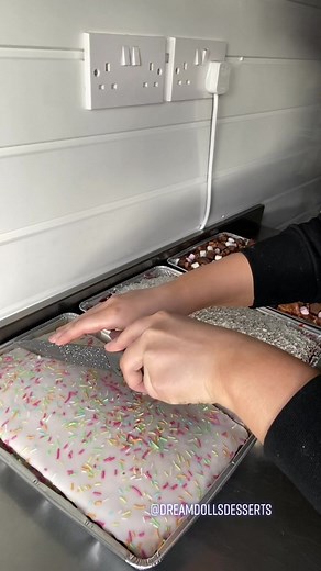 Classic Sponge Cake Cutting Tutorial