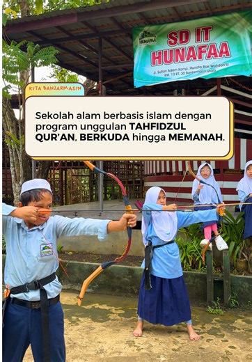 SDIT Hunafa adalah sekolah alam berbasis islam dengan banyak program unggulan diantaranya: - Pembelajaran holistik berbasis karakter - Tahfidzul Qur’an - Tahsin/tajwid - Project base learning - 9 pilar karakter - BTQ metode iqro - Bahasa Arab dan Inggris - Practice life skill - Ekstrakurikuler (memanah, berkuda, berenang dll) Selain mempunyai banyak program unggulan, sekolah ini juga membatasi jumlah siswanya maksimal 15 orang per kelas agar proses pembelajaran bisa lebih maksimal. Buat ayah bun