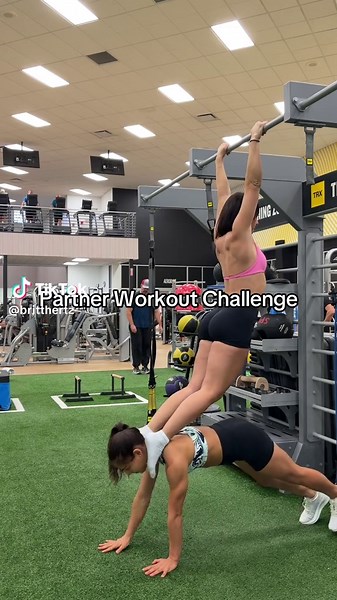 Partner workout challenge! Tag someone you would try this with! 💪@mmgymsisters