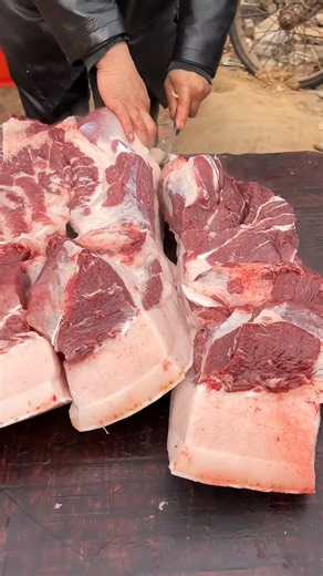 Freshly slaughtered pork daily, insiders all rush to buy | Meat & Mastery