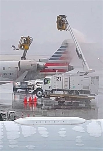 De-icing a plane usually means spraying it with propylene glycol or ethylene glycol. That’s often colored orange. Then afterwards they sometimes add an anti-icing spray. That’s the stickier green stuff. ##science