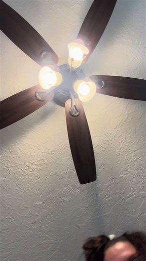 Come clean with me! ✨ we are using method products all purpose cleaner!! 🩷 @method products The first thing we did is, we took high duster and pulled all the dust off the ceiling blades. Then I went through with a microfiber and all-purpose cleaner and wipe wiped all the blades off. How do you like cleaning ceiling fans? #ménagecleaning #ménagebymelissa #residentialcleaning #commercialcleaning #cleaningservice