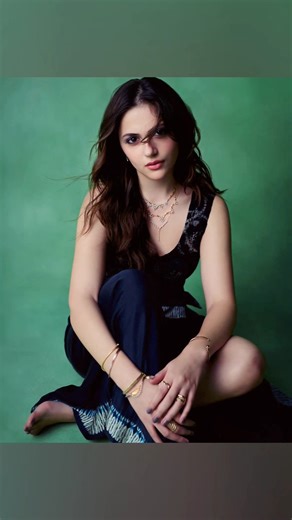 Aneet Padda shines with quiet grace, beauty wrapped in emotion and a stunning bandhani look ✨ #short