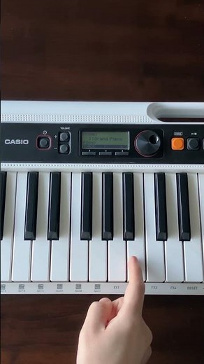 How to play an Em chord on piano