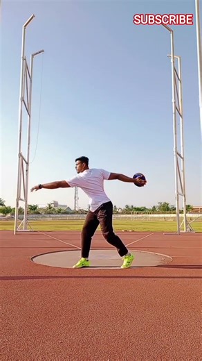 Don't fall backwards 🥶 #discusthrow #trackandfield #athlete #trending #animals #fieldevent #adidas