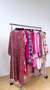 Viva Magenta : Couleur Pantone 2023 💕🌷🎀👛 #pantone #pantone2023 #vivamagenta #magenta #color #trend #trending #style #clothes #clothesforsale #vintageclothes #habits #mode #fashion #fashionstyle #fashionista #wednesday #fyp | VerySmart.ca