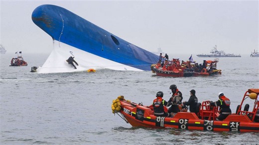 Students trapped as Sewol ferry sank, warnings ignored