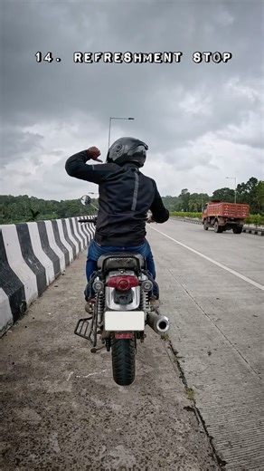 KLRider on Instagram: "Day 71: 16 Universal Hand Signals for Motorcycle Riders for your Group Rides | Being A Defensive Rider #defensiveriding #klrider #motorcycle #handsignals"