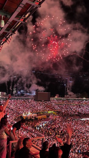 Concierto en Bogotá 2024: Karol G deslumbra con su música y pirotecnia