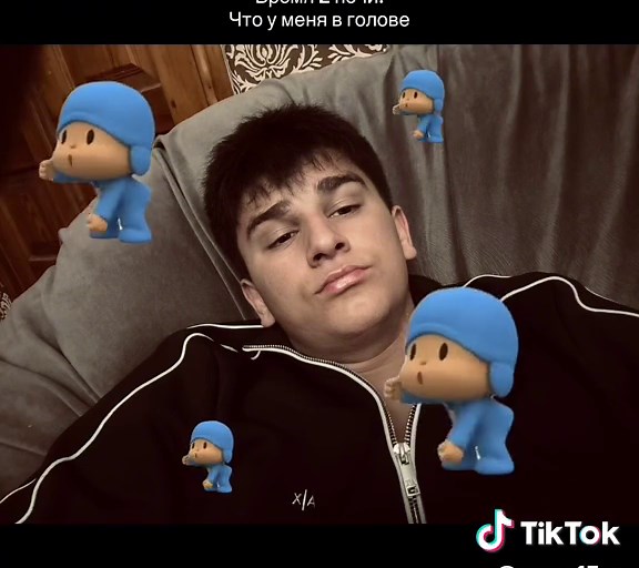 Синий мальчик танцует: популярный тренд видео