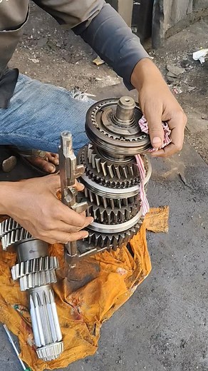 Ashok Leyland ZF BS4 Gear Repairing #machinist #automobile #shortvideos #viral #viralvideos #shorts | Shoaib Akhtar