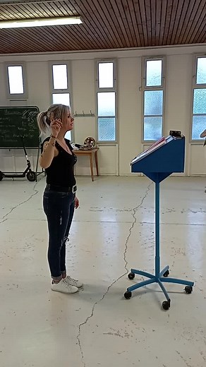 j'ai toujours pas compris...😂😂😂 ...et le frangin qui se moque 😂😂😂 bisous 😘 rock'n'roll yeah 🤘