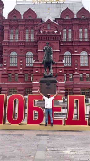 Exploring Alexander Garden & GUM Mall in Moscow Russia 🇷🇺 | Stunning Moscow Tour #travel