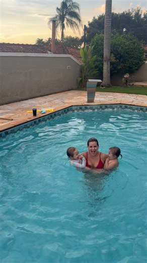 Primas na piscina ! #ferias #piscina #primas #shorts