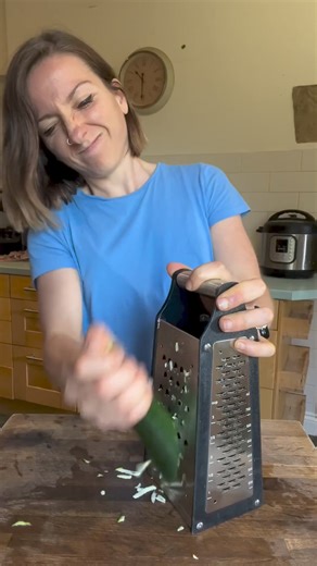 These oil-free CORN FRITTERS 🌽 by @broccoli_mum AKA Ami-James just look so flavourful and crispy! You've got to give it a try! 🎉 The recipe's down below. 👇️ Save this post so you can come back to it anytime! 📲 INGREDIENTS 2 courgettes 1 carrot 1/2 a large onion 3 cloves of garlic 2 cups of cooked corn (I used frozen) 1/2 cup chopped parsley 3/4 cup chickpea flour 1/2 cup cornmeal 1 tbsp baking powder 1 tbsp smoked paprika 1 tbsp ground cumin 1/4 cup nutritional yeast Salt to taste Raitha (to