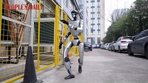 Watch this mind-blowing Chinese robot perform martial arts like a real kung fu master! Every spin, kick, and strike is a testament to advanced algorithms. | China Science