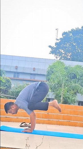 How To Do Kakasana (Crow Pose) - Yoga Tutorial