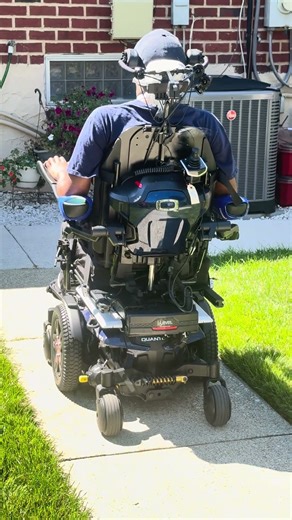 Mark The Phenomenon's Robotic Chair Goes Everywhere